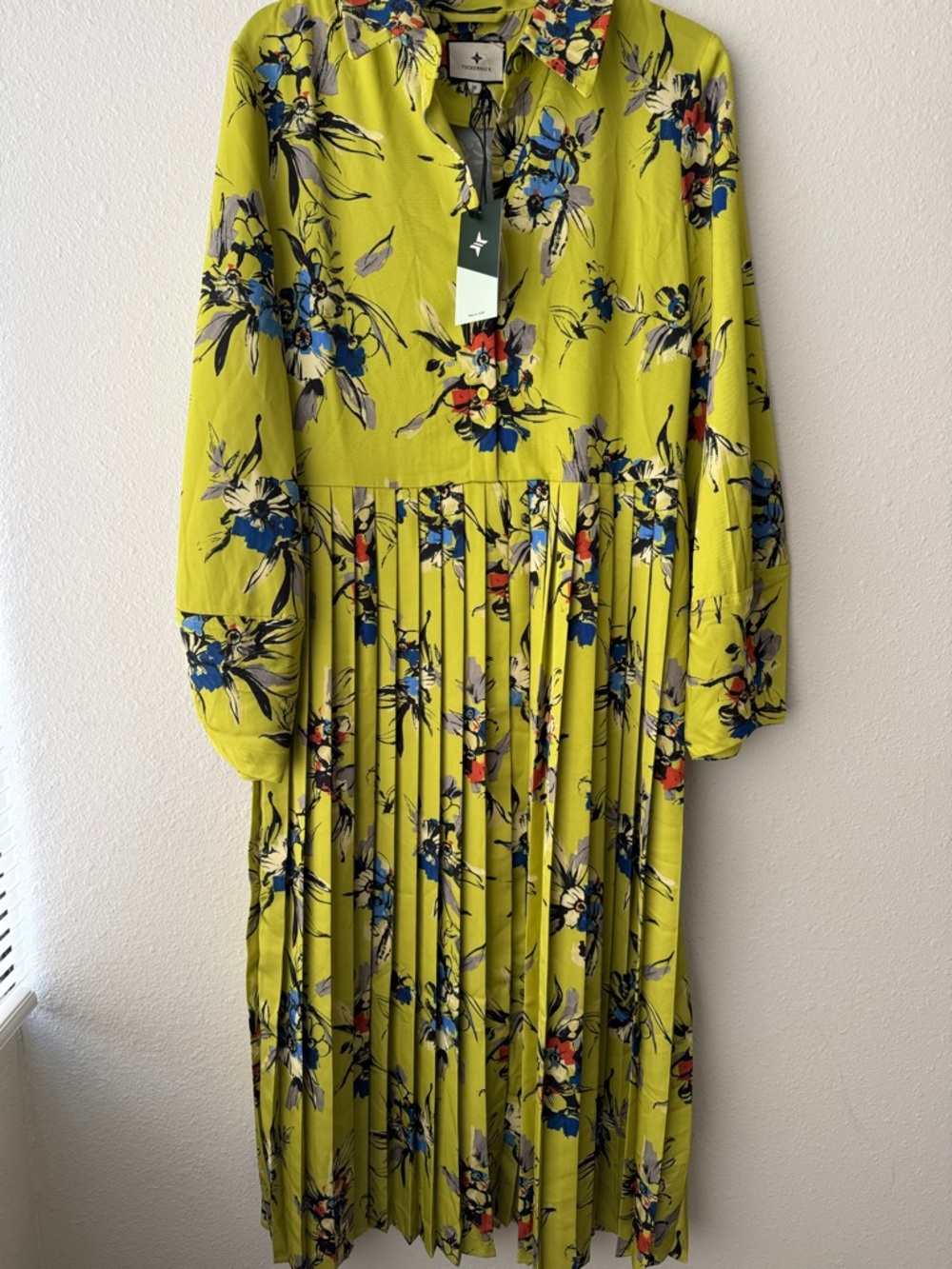Tuckernuck Lime Floral Pleated Long-Sleeve Shirtdress - Picture 2 of 10